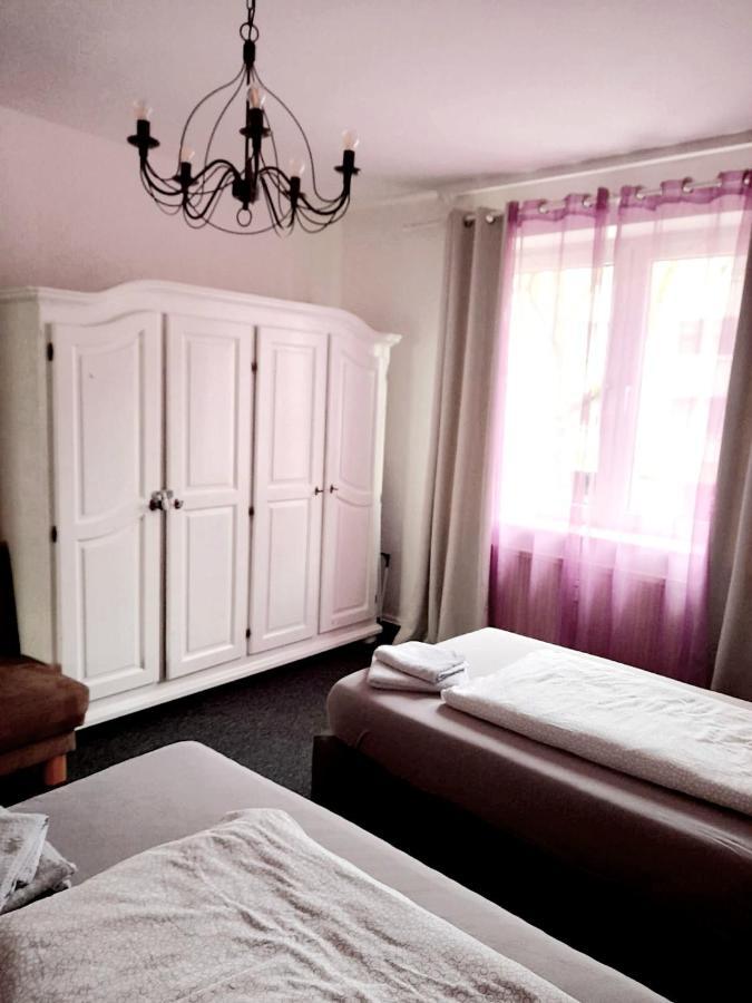 Ferienwohnung ROSA.Zentral : nähe CentrO, HBF Düss. 40min Oberhausen  Exterior foto